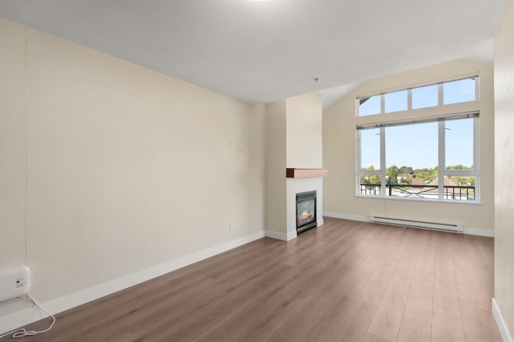 Photo 7 at 417 - 7089 Mont Royal Square, Champlain Heights, Vancouver East