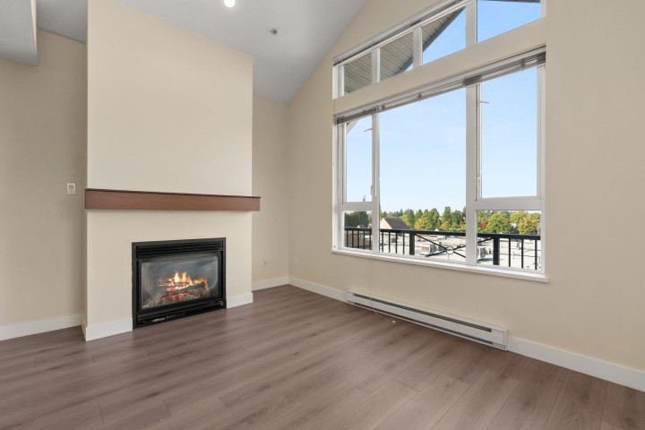 Photo 9 at 417 - 7089 Mont Royal Square, Champlain Heights, Vancouver East