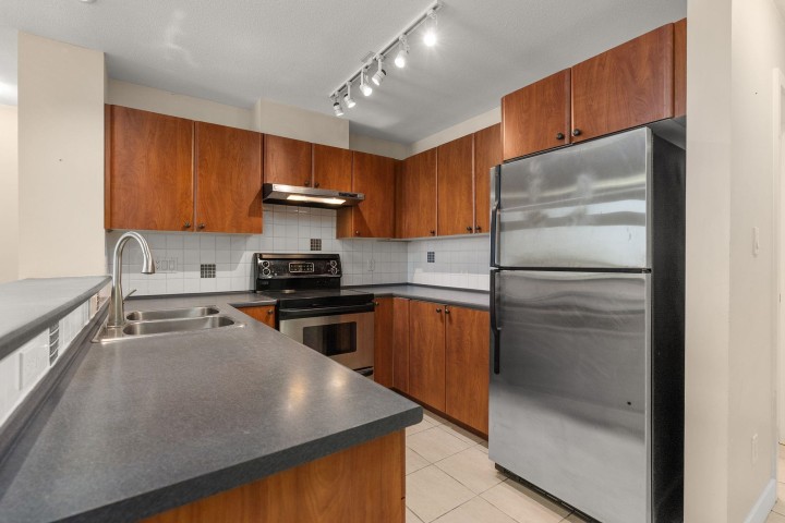 Photo 14 at 417 - 7089 Mont Royal Square, Champlain Heights, Vancouver East