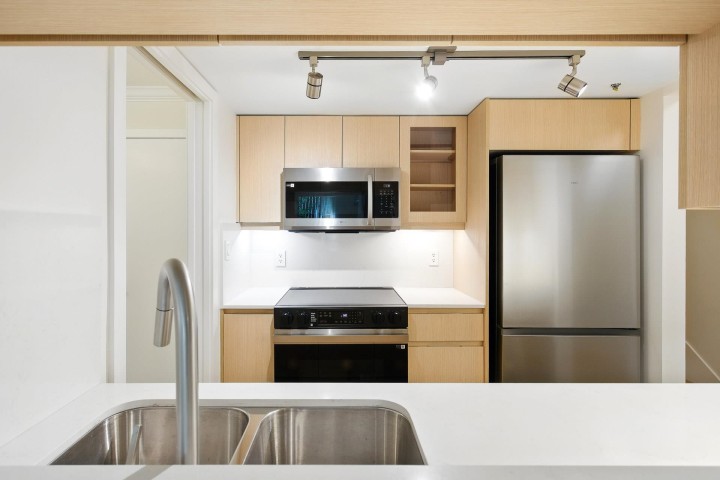 Photo 4 at 19 - 2885 E Kent Avenue North, South Marine, Vancouver East