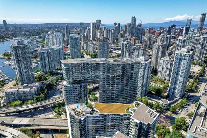 Photo 3 at 2816 - 89 Nelson Street, Yaletown, Vancouver West