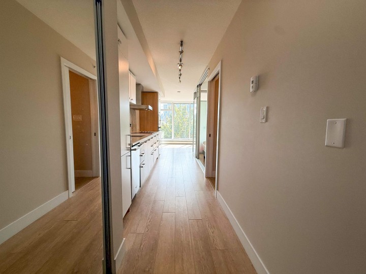 Photo 5 at 305 - 1783 Manitoba Street, False Creek, Vancouver West