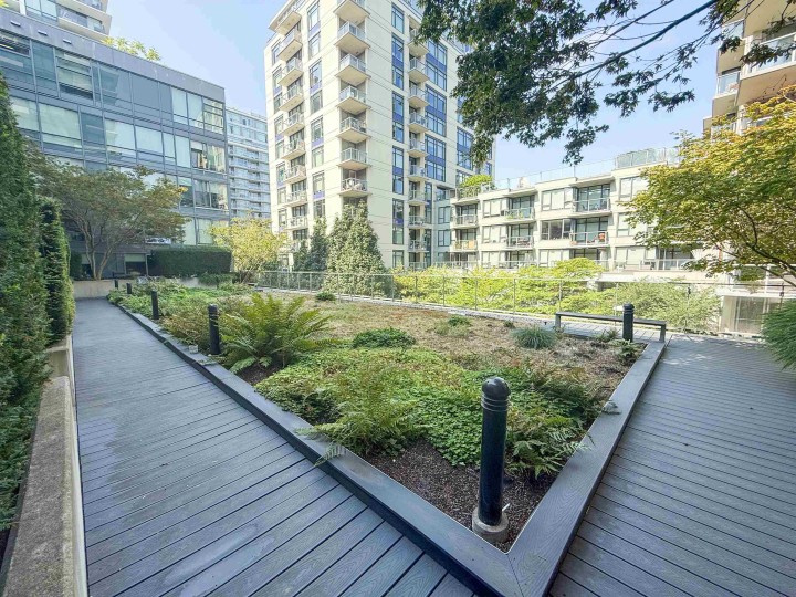 Photo 15 at 305 - 1783 Manitoba Street, False Creek, Vancouver West