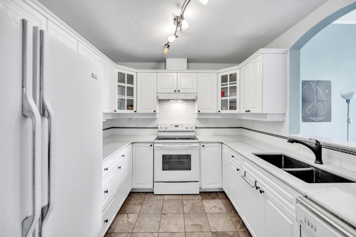 Photo 7 at 422 - 5835 Hampton Place, University VW, Vancouver West