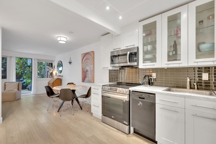 Photo 7 at 111 - 2190 W 7 Avenue, Kitsilano, Vancouver West