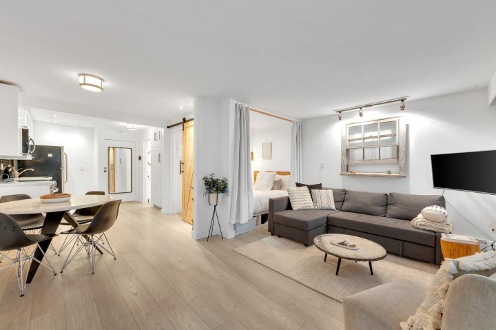 Photo 5 at 111 - 2190 W 7 Avenue, Kitsilano, Vancouver West