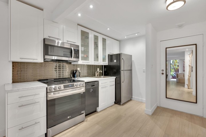 Photo 8 at 111 - 2190 W 7 Avenue, Kitsilano, Vancouver West