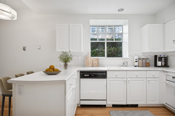 Photo 5 at 43 - 5880 Hampton Place, University VW, Vancouver West