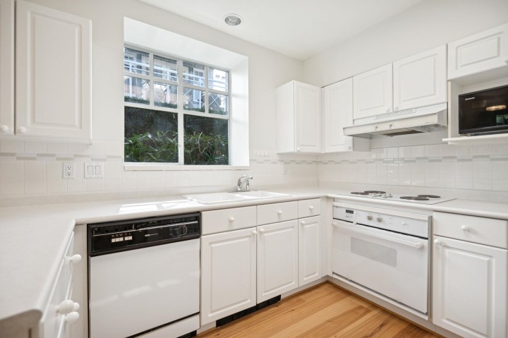 Photo 15 at 43 - 5880 Hampton Place, University VW, Vancouver West