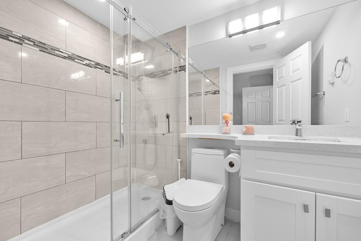 Photo 16 at 211 - 5818 Lincoln Street, Killarney VE, Vancouver East