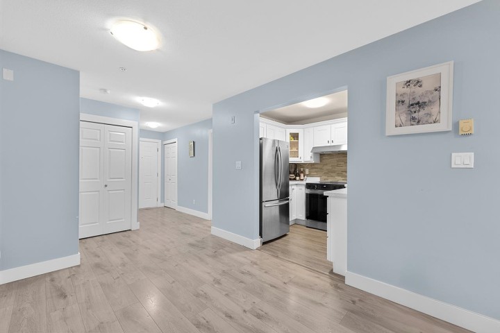 Photo 7 at 211 - 5818 Lincoln Street, Killarney VE, Vancouver East