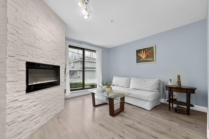 Photo 1 at 211 - 5818 Lincoln Street, Killarney VE, Vancouver East