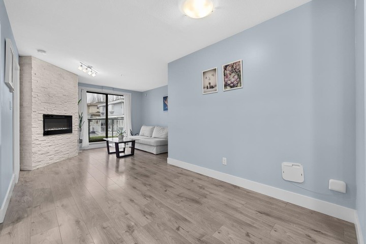 Photo 5 at 211 - 5818 Lincoln Street, Killarney VE, Vancouver East