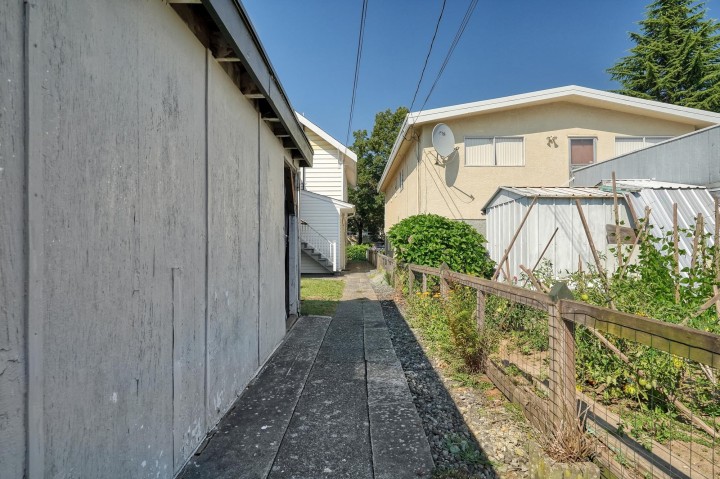 Photo 32 at 2336 E 45 Avenue, Killarney VE, Vancouver East