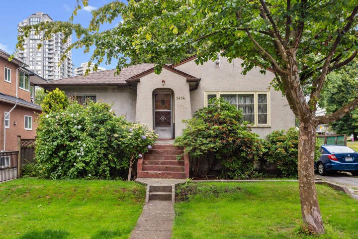 Photo 17 at 5454 Melbourne Street, Collingwood VE, Vancouver East