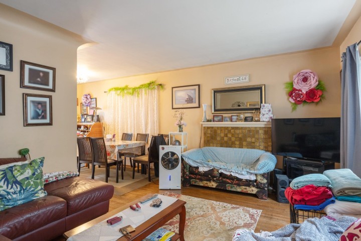 Photo 3 at 5454 Melbourne Street, Collingwood VE, Vancouver East