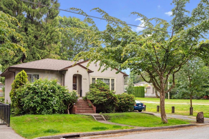 Photo 1 at 5454 Melbourne Street, Collingwood VE, Vancouver East