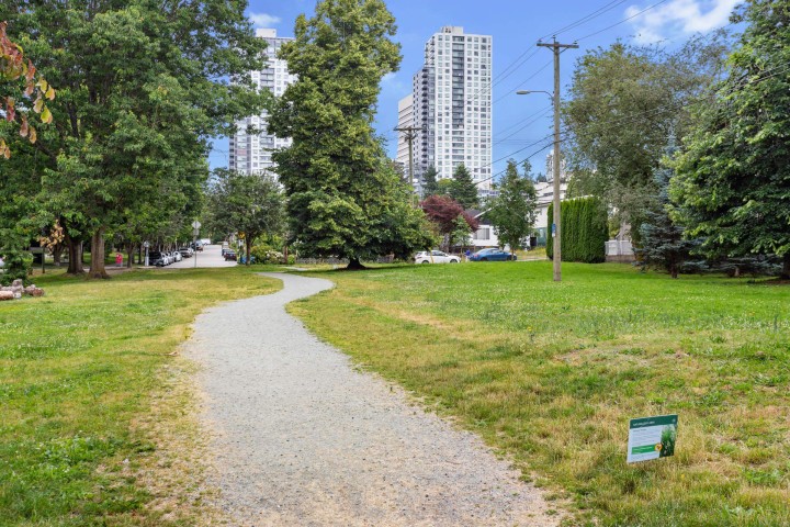 Photo 20 at 5454 Melbourne Street, Collingwood VE, Vancouver East