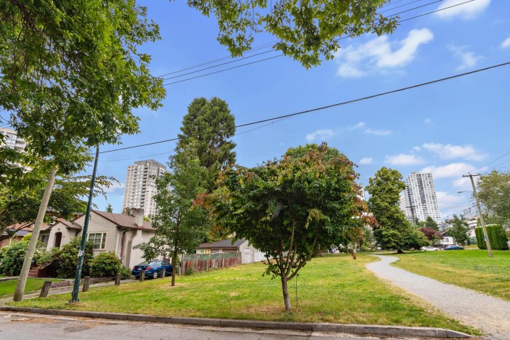 Photo 19 at 5454 Melbourne Street, Collingwood VE, Vancouver East