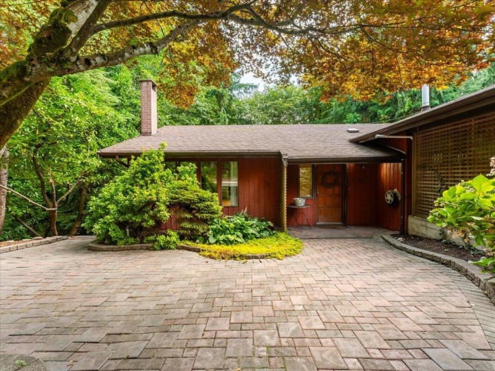 Photo 1 at 277 E Braemar Road, Upper Lonsdale, North Vancouver