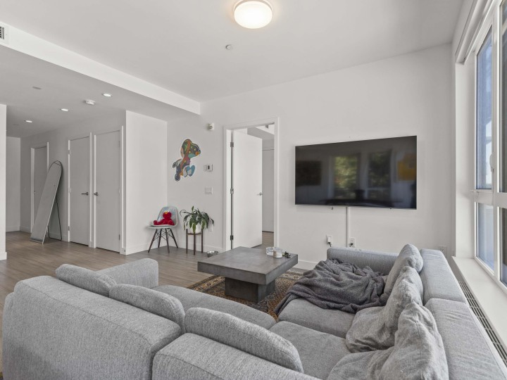 Photo 5 at 312 - 747 E 3rd Street, Queensbury, North Vancouver