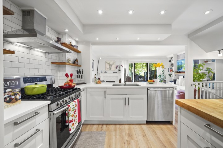 Photo 6 at 49 - 1910 Cedar Village Crescent, Westlynn, North Vancouver