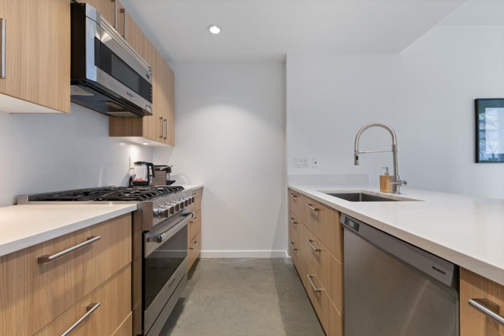 Photo 7 at 128 W 1st Avenue, False Creek, Vancouver West