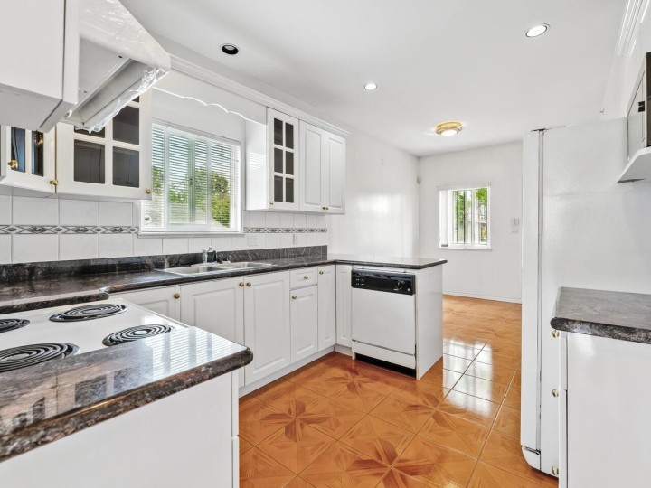 Photo 6 at 3056 Adanac Street, Renfrew VE, Vancouver East