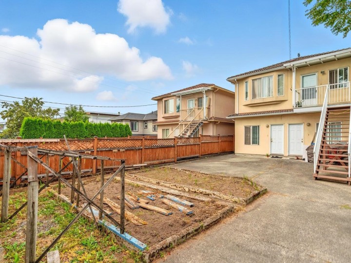 Photo 14 at 3056 Adanac Street, Renfrew VE, Vancouver East