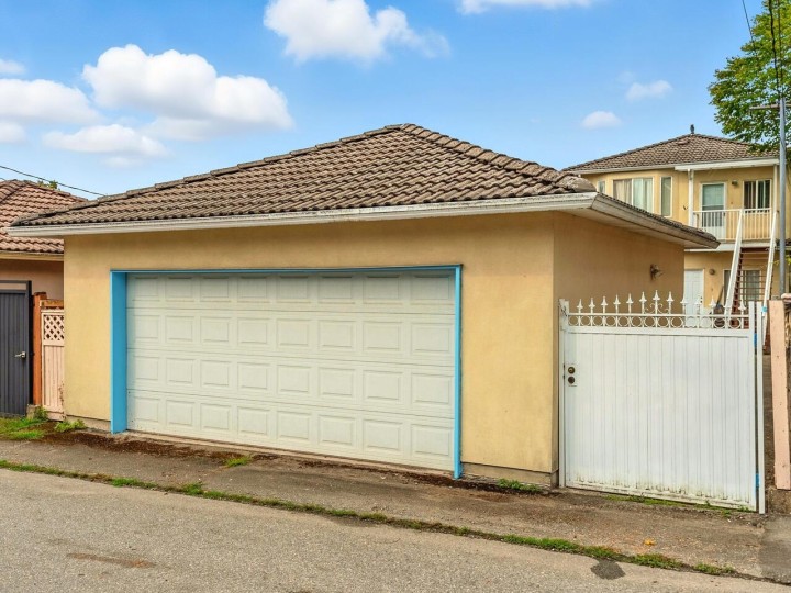 Photo 15 at 3056 Adanac Street, Renfrew VE, Vancouver East