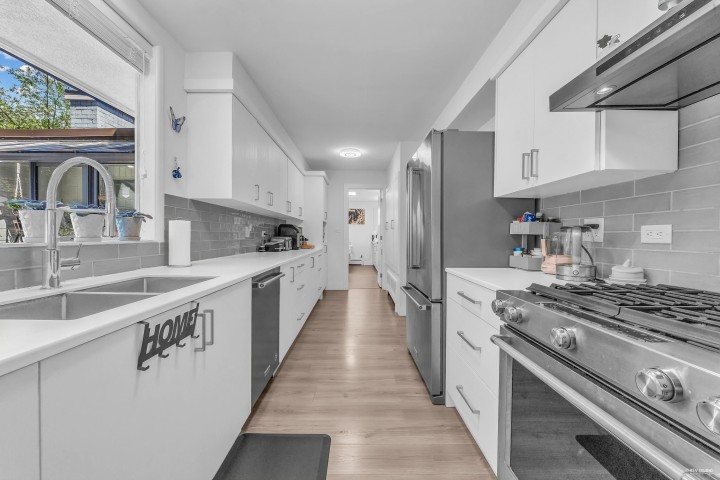 Photo 14 at 1555 Lawson Avenue, Ambleside, West Vancouver