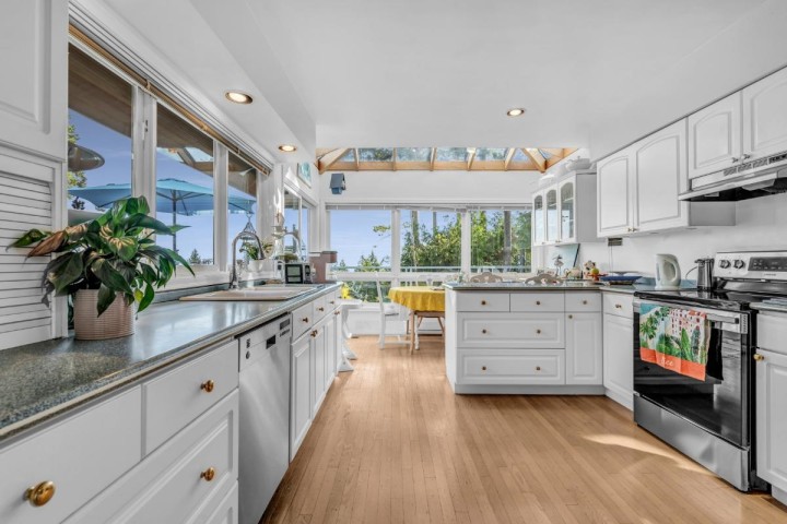 Photo 12 at 4415 Woodcrest Road, Cypress Park Estates, West Vancouver