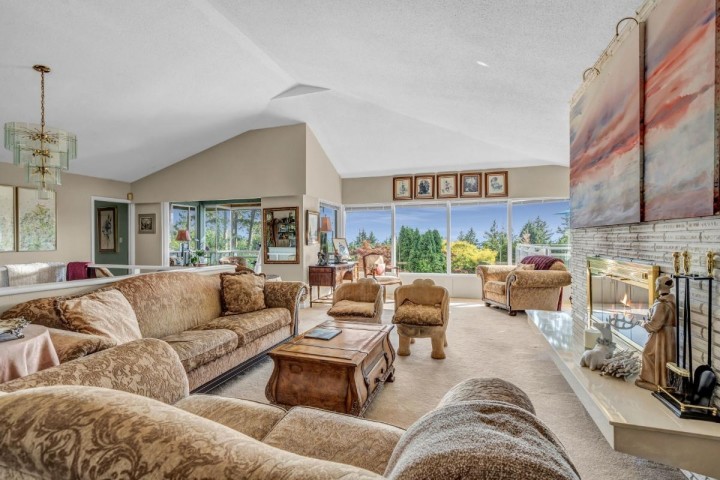 Photo 5 at 4415 Woodcrest Road, Cypress Park Estates, West Vancouver