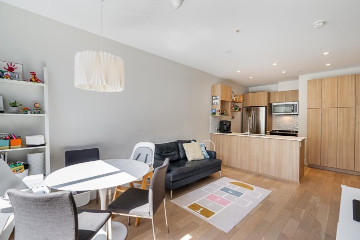 Photo 2 at 5 - 531 E 16th Avenue, Mount Pleasant VE, Vancouver East