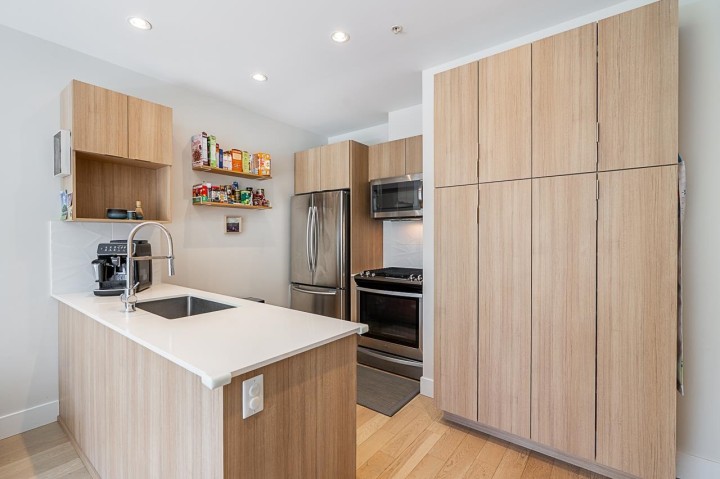 Photo 6 at 5 - 531 E 16th Avenue, Mount Pleasant VE, Vancouver East