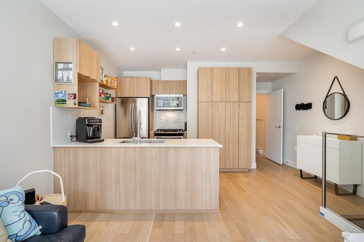 Photo 7 at 5 - 531 E 16th Avenue, Mount Pleasant VE, Vancouver East