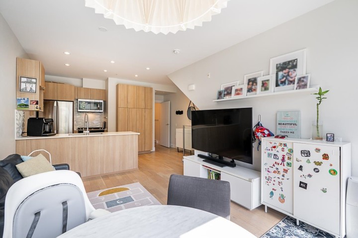 Photo 3 at 5 - 531 E 16th Avenue, Mount Pleasant VE, Vancouver East