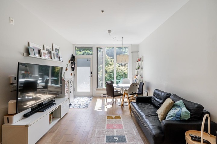 Photo 5 at 5 - 531 E 16th Avenue, Mount Pleasant VE, Vancouver East