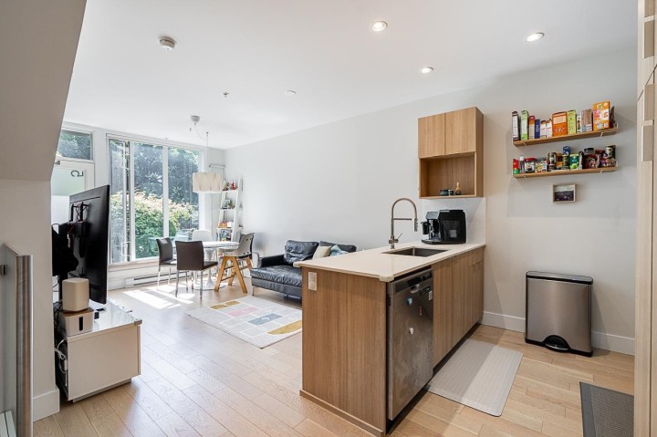 Photo 9 at 5 - 531 E 16th Avenue, Mount Pleasant VE, Vancouver East