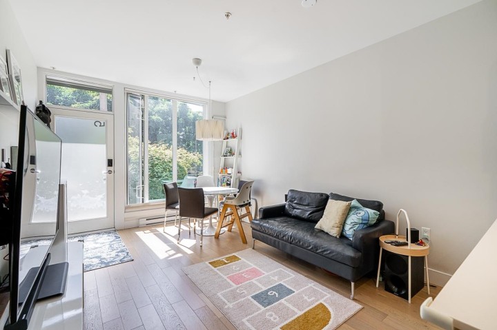 Photo 4 at 5 - 531 E 16th Avenue, Mount Pleasant VE, Vancouver East