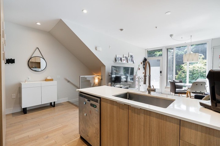 Photo 8 at 5 - 531 E 16th Avenue, Mount Pleasant VE, Vancouver East