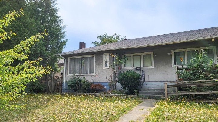 Photo 2 at 2578 S Grandview Highway, Renfrew Heights, Vancouver East