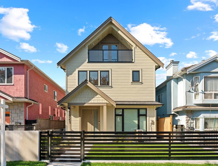 Photo 1 at 2 - 2253 Grant Street, Grandview Woodland, Vancouver East