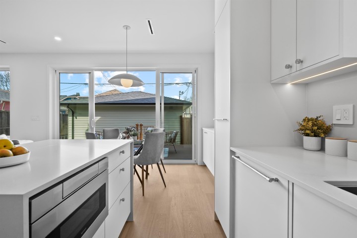 Photo 9 at 2 - 2253 Grant Street, Grandview Woodland, Vancouver East