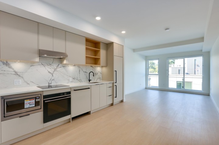 Photo 2 at 564 - 422 E 3rd Street, Lower Lonsdale, North Vancouver