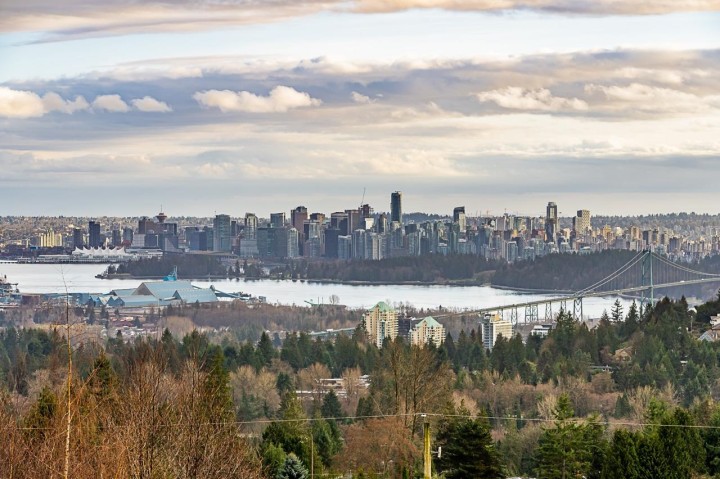 Photo 5 at 797 Eyremount Drive, British Properties, West Vancouver