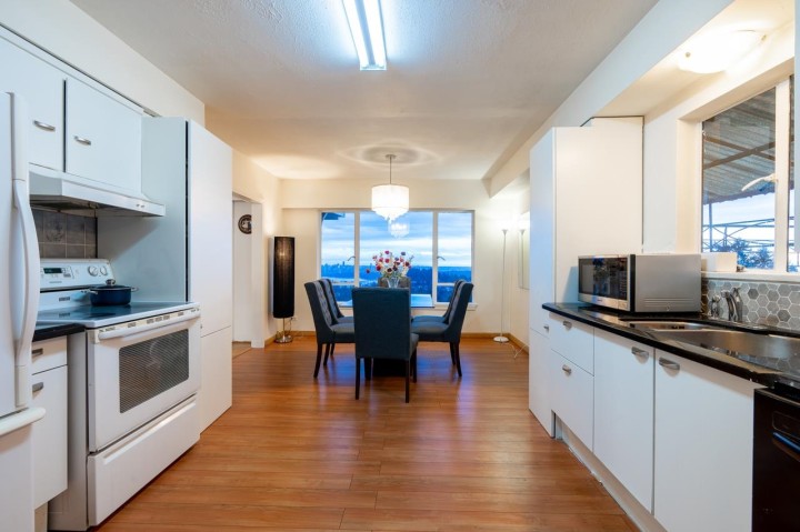 Photo 24 at 797 Eyremount Drive, British Properties, West Vancouver