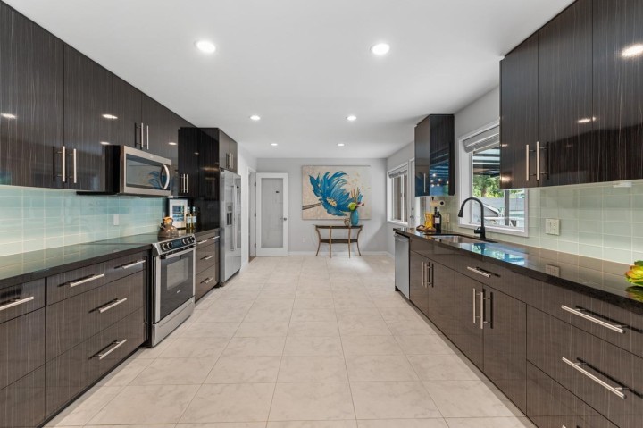 Photo 6 at 5670 Kullahun Drive, University VW, Vancouver West