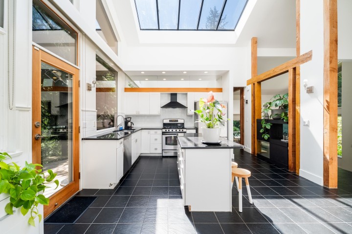 Photo 12 at 3985 Bayridge Avenue, Bayridge, West Vancouver