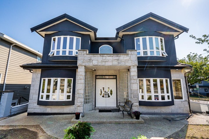 Photo 2 at 1306 E 60 Avenue, South Vancouver, Vancouver East